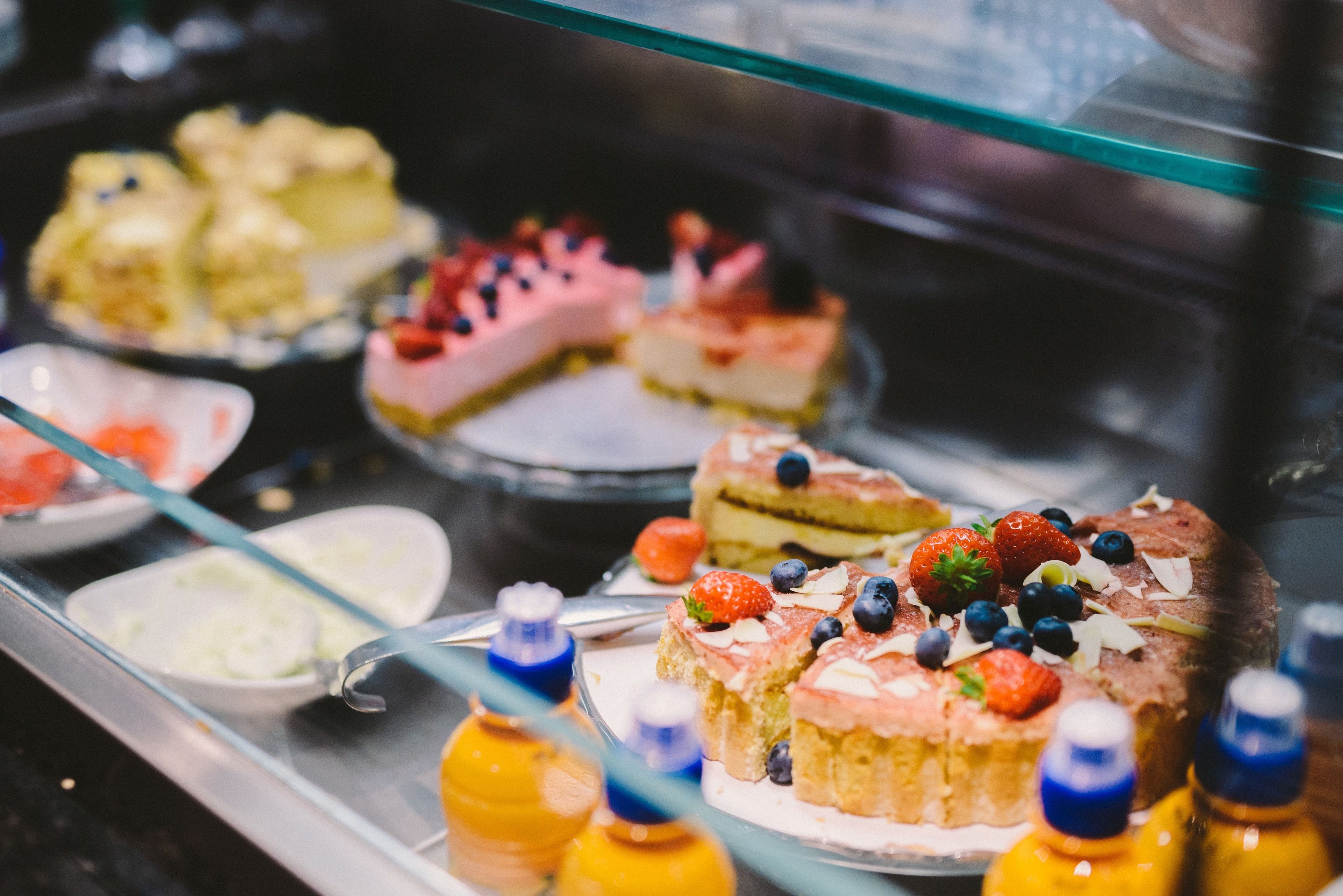 free daily cooked-to-order breakfast