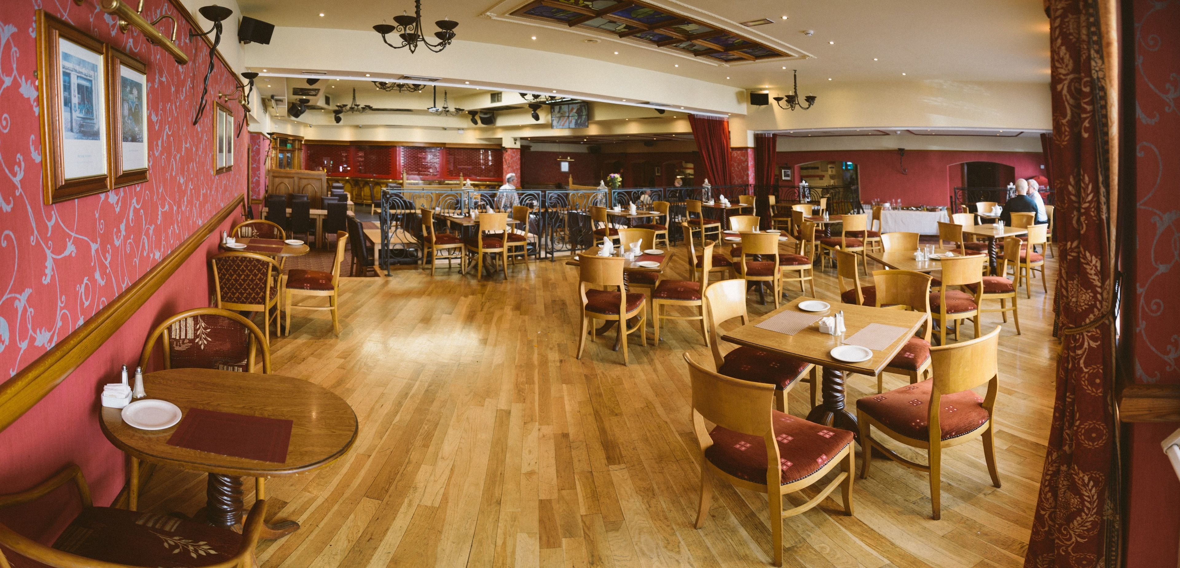 3 restaurants, breakfast served