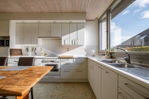 Comfort Villa, 5 Bedrooms | Private kitchen - Flanders Fields Cottage Beveren (Alveringem)