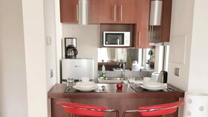 In-room dining - Studio Suite Manquehue (Santiago)
