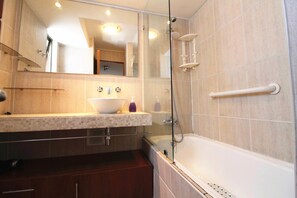 Bathroom - Studio Suite Manquehue (Santiago)