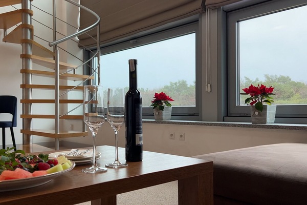 Exclusieve maisonnette | Luxe beddengoed, een minibar, een kluis op de kamer, een bureau