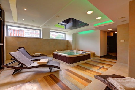 Hot tub, steam room, Turkish bath, body treatments, hydrotherapy