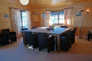 Chalet, 5 Bedrooms, Balcony | In-room dining - Chalet Idlevice (Val d'Illiez)