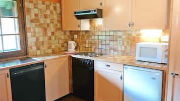 Chalet, 5 kamar tidur, balkon | Dapur pribadi | Lemari es, microwave, oven, dan kompor