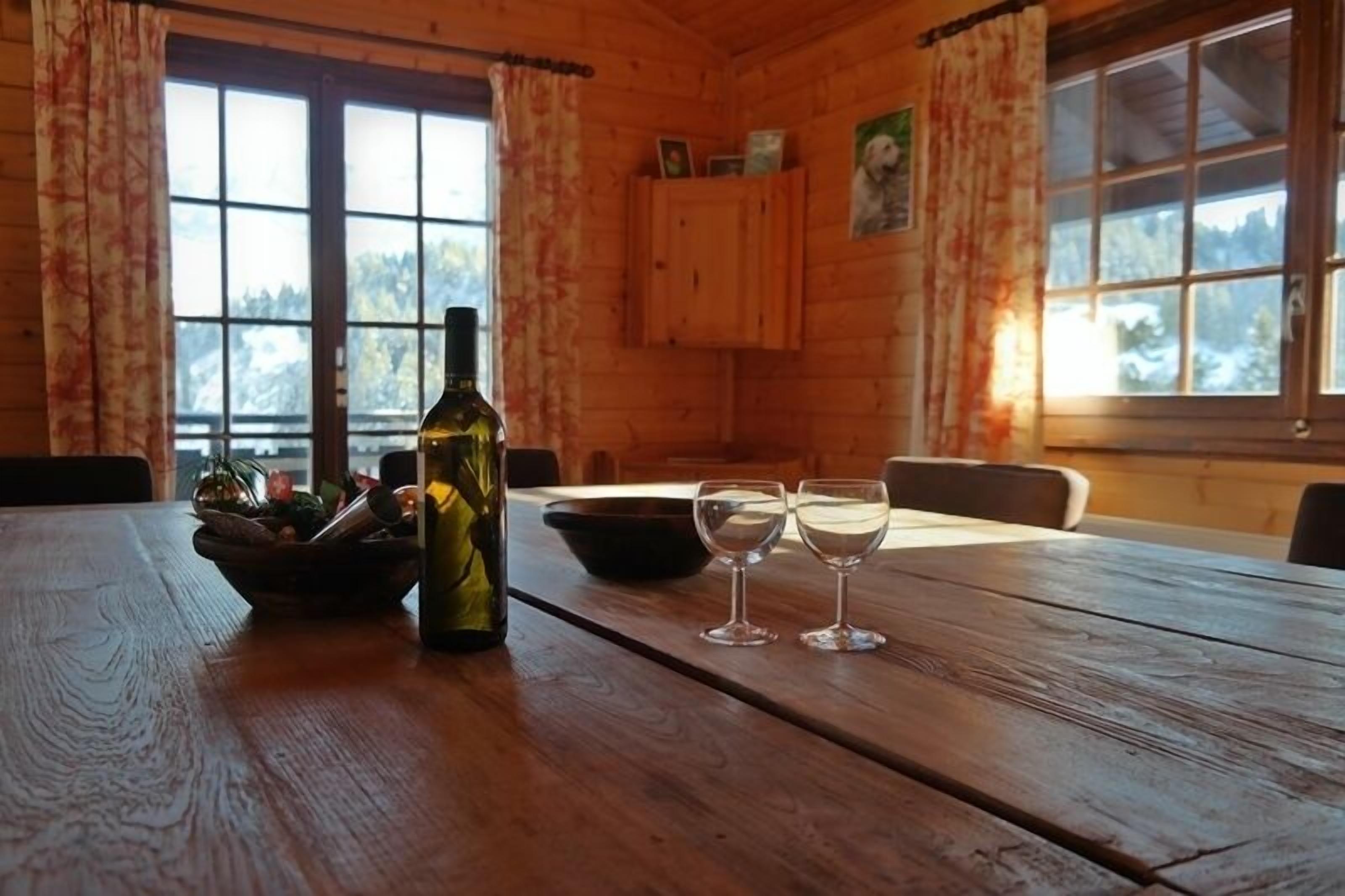 Chalet, 5 Bedrooms, Balcony | In-room dining