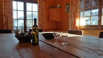 Chalet, 5 Bedrooms, Balcony | In-room dining