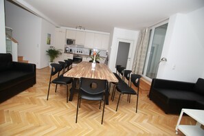 Comfort maisonnette, 3 slaapkamers, balkon (TOP 23) | Dineren op de kamer