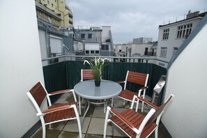 컴포트 듀플렉스, 침실 3개, 발코니 (TOP 23) | 테라스/파티오