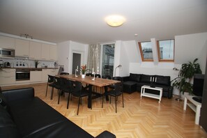 Duplex Comfort - 3 sovrum - balkong (TOP 23) | Vardagsrum | Platt-tv