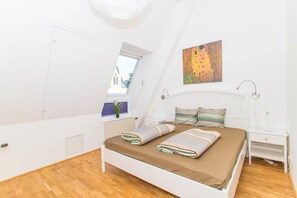 Deluxe Penthouse, 3 Bedrooms, Terrace (TOP 28) | 2 bedrooms, desk, iron/ironing board, free cots/infant beds