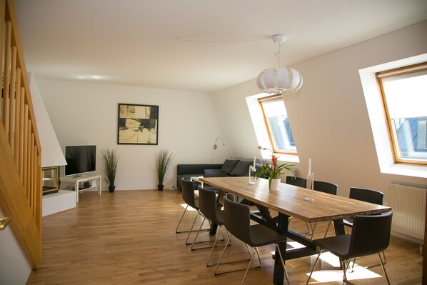 Penthouse Deluxe, 3 chambres, terrasse (TOP 28) | Restauration dans la chambre