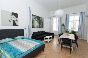 Comfort Apartment, 2 Bedrooms (TOP 8 C) | Living area - Vienna Hotspot - Staatsoper (Vienna)