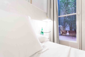 Bed sheets - Hostal Argo (Barcelona)