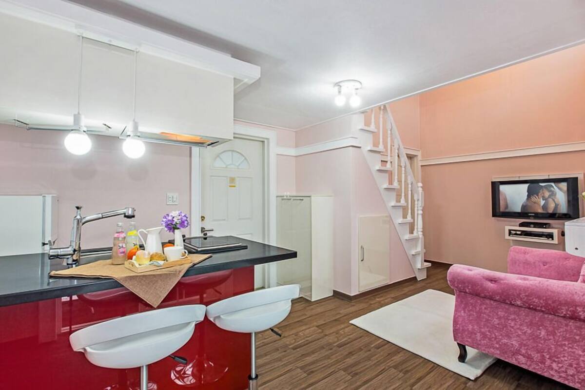 A-4 (Duplex) | Living area | Flat-screen TV