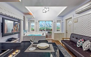 A-2 (Spa) | Living area | Flat-screen TV - Hoengseong Hello412 Pension (Hoengseong)