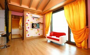 Flat-screen TV - Gyeongju Healing Pension (Gyeongju)