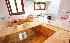 Refrigerador, microondas, placa de cocina, tetera/pava eléctrica