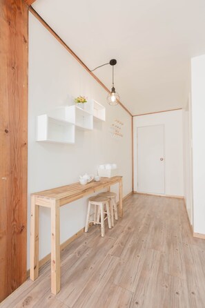 Traditional Room (Family) | In-room dining - Gyeongju West Namsan Hanok Pension (Gyeongju)