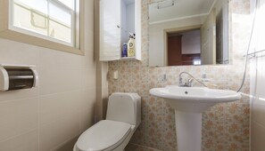 Shower, free toiletries, hair dryer, towels - Ganghwa West Point Pension (Incheon)