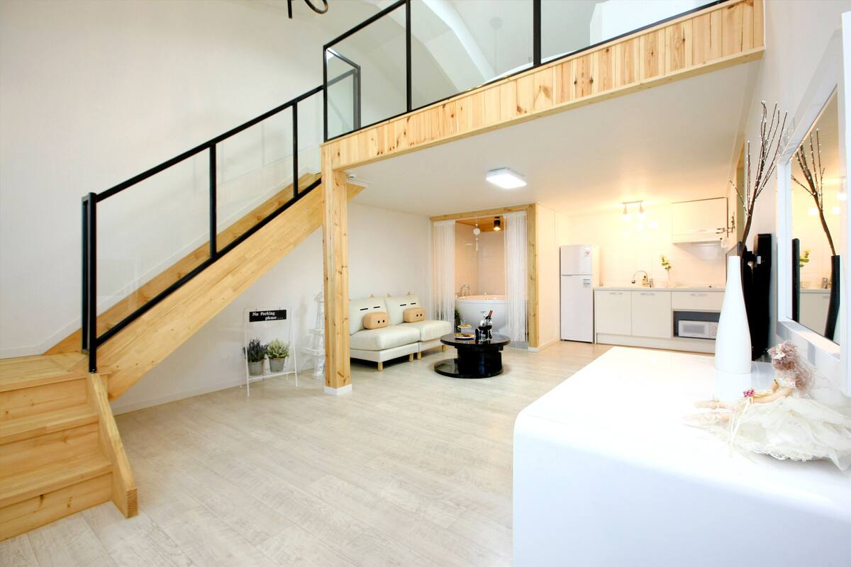 Duplex | Living area | Flat-screen TV