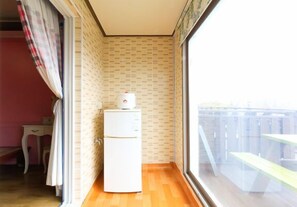 Mini-refrigerator