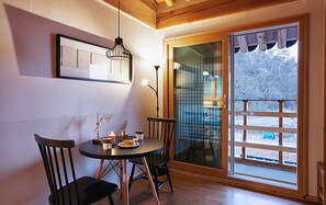 Studio (8) | In-room dining - Gyeongju N Hanok Pension (Gyeongju)
