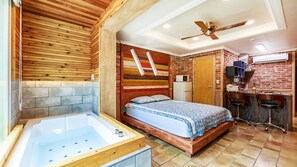 Studio, Jetted Tub (Daisy)