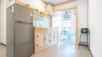 Studio (Thyme) | Dapur kecil peribadi | Peti sejuk, ketuhar gelombang mikro, dapur, cerek elektrik
