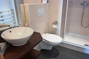 Apartment, 3 Bedrooms, Balcony, Mountain View | Bathroom - Appartement Moilles 15 (Val d'Illiez)