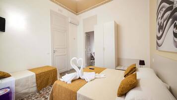 Quarto triplo (LIBERTY) | Roupas de cama premium, escrivaninha, quartos à prova de som
