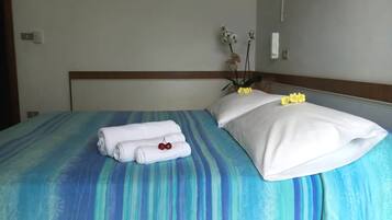 Schreibtisch, Babybetten, kostenloses WLAN