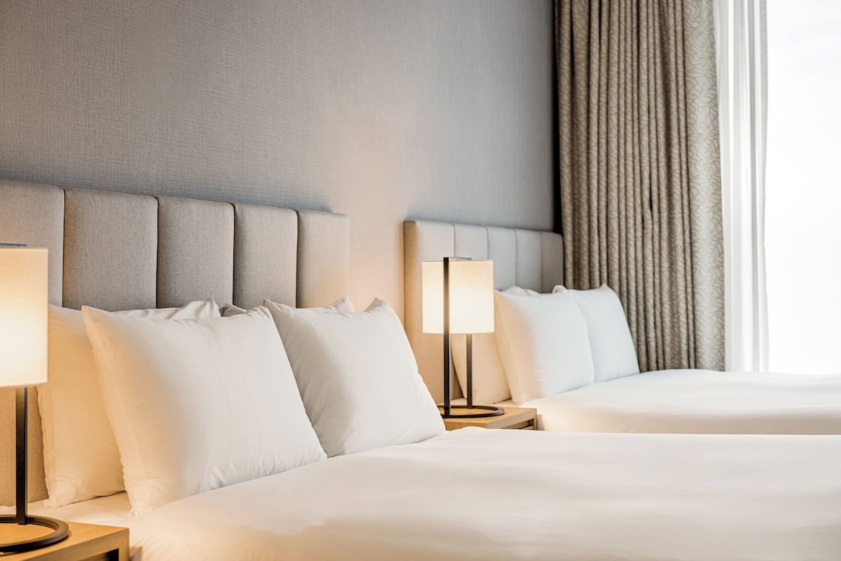 객실 내 금고, 암막 커튼, 침대 시트