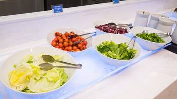 Desayuno buffet diario (KRW 35000 por persona)