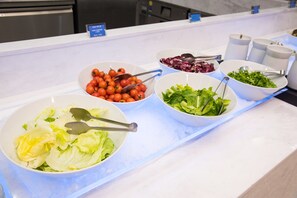 Daily buffet breakfast (KRW 35000 per person)