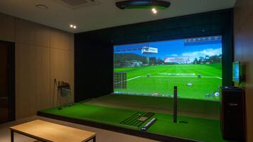 Indoor golf driving range