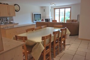 公寓, 3 間臥室, 露台, 山景 | 房內用餐