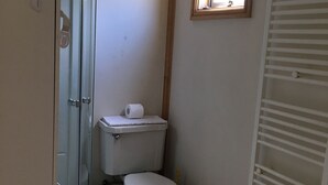 Standard Apartment, 1 Bedroom | Bathroom | Towels - Cabañas Ariskaiken (Punta Arenas)