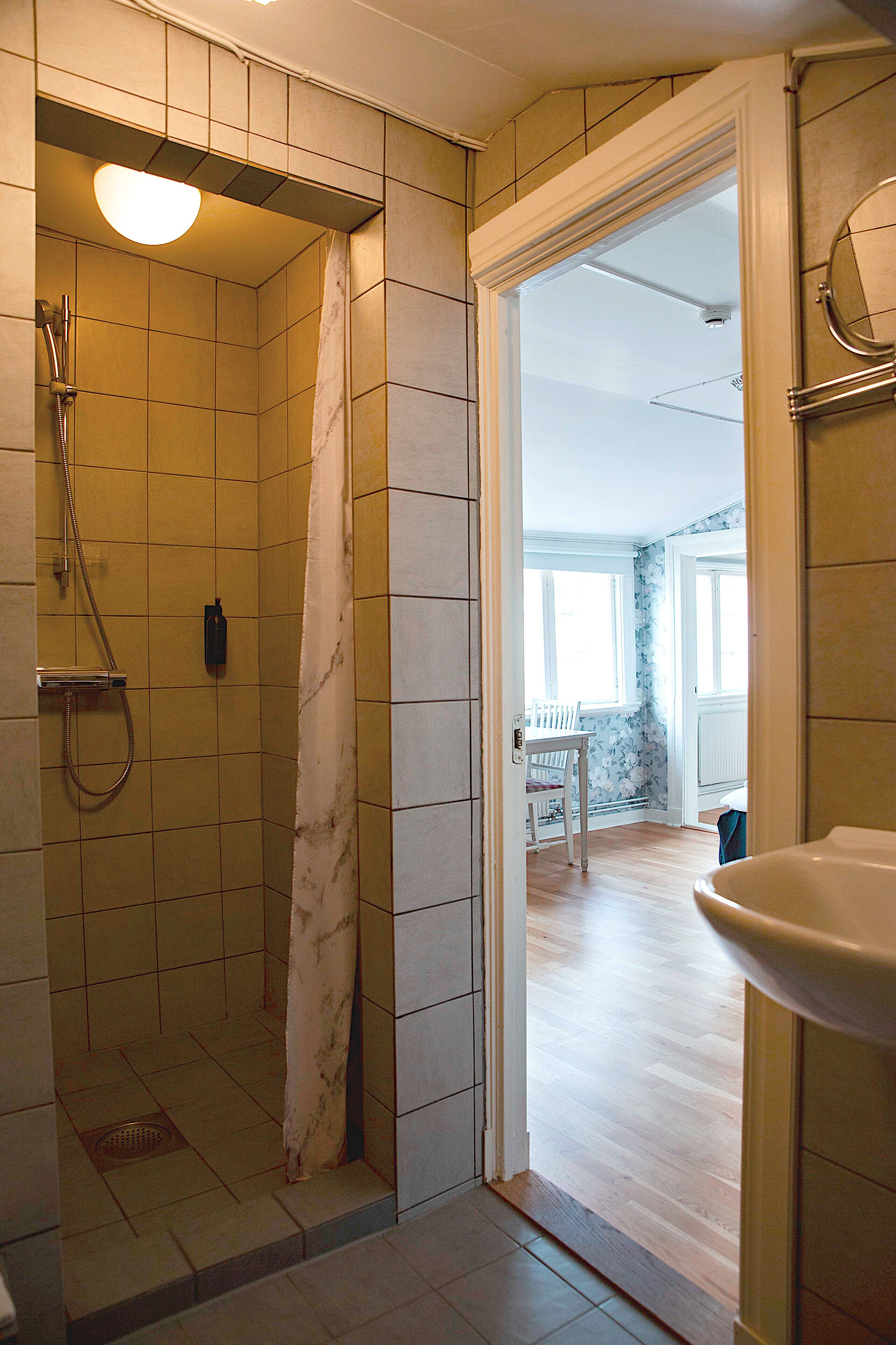 family triple room, multiple beds, private bathroom, executive level | bathroom | free toiletries, hair dryer, towels, soap