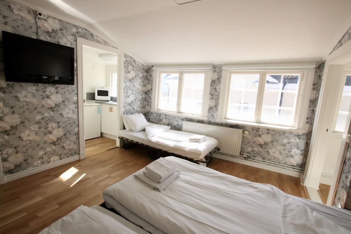 premium bedding, pillow-top beds, individually decorated