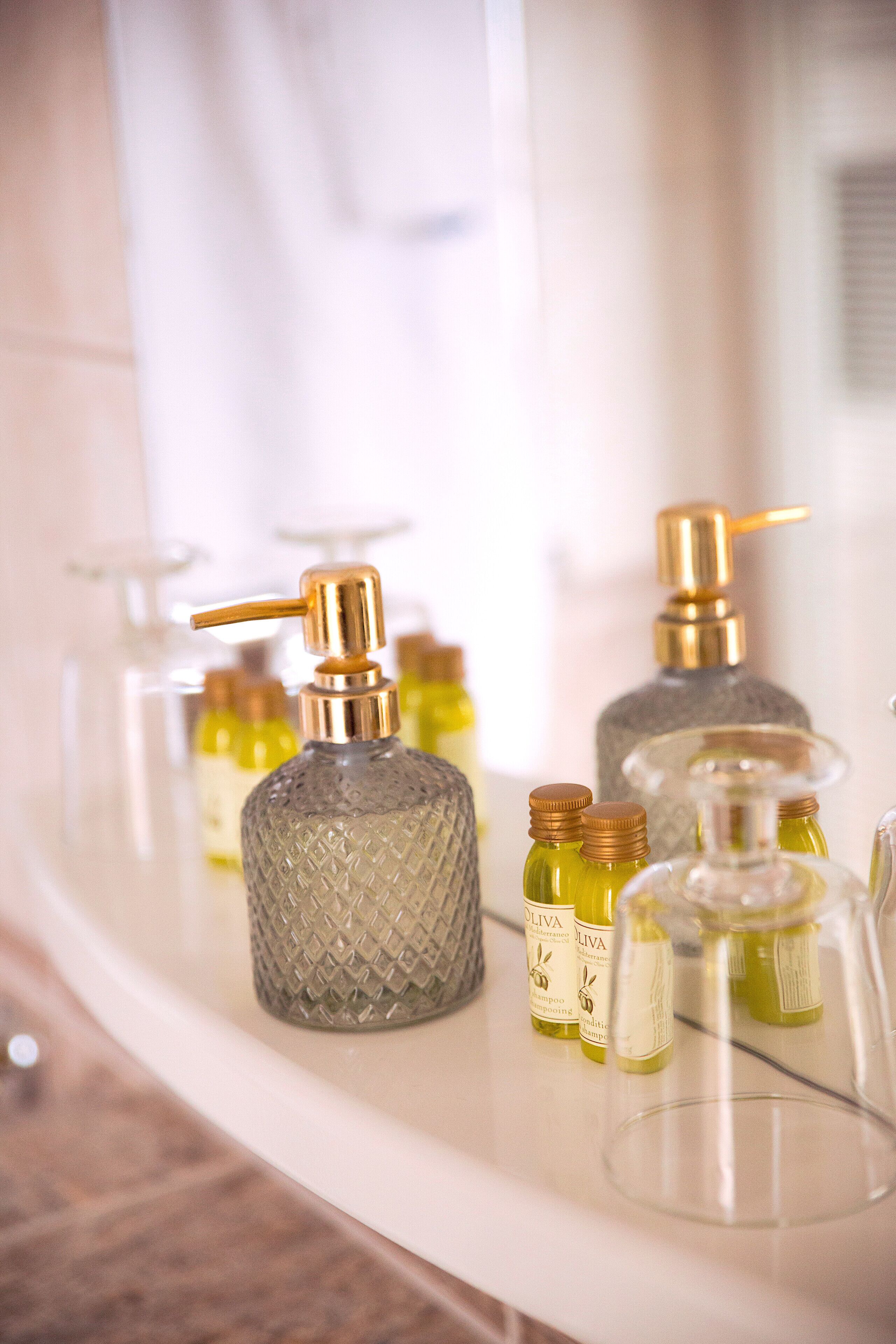 deluxe double room | bathroom | free toiletries, hair dryer, towels, soap