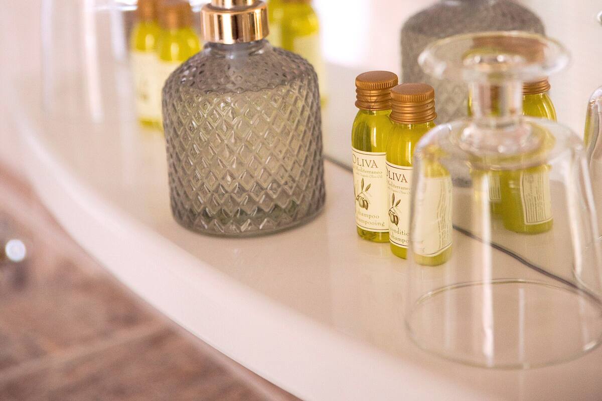 deluxe double room | bathroom | free toiletries, hair dryer, towels, soap