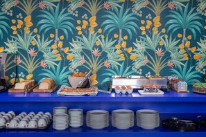 Tägliches Frühstücksbuffet gegen Gebühr