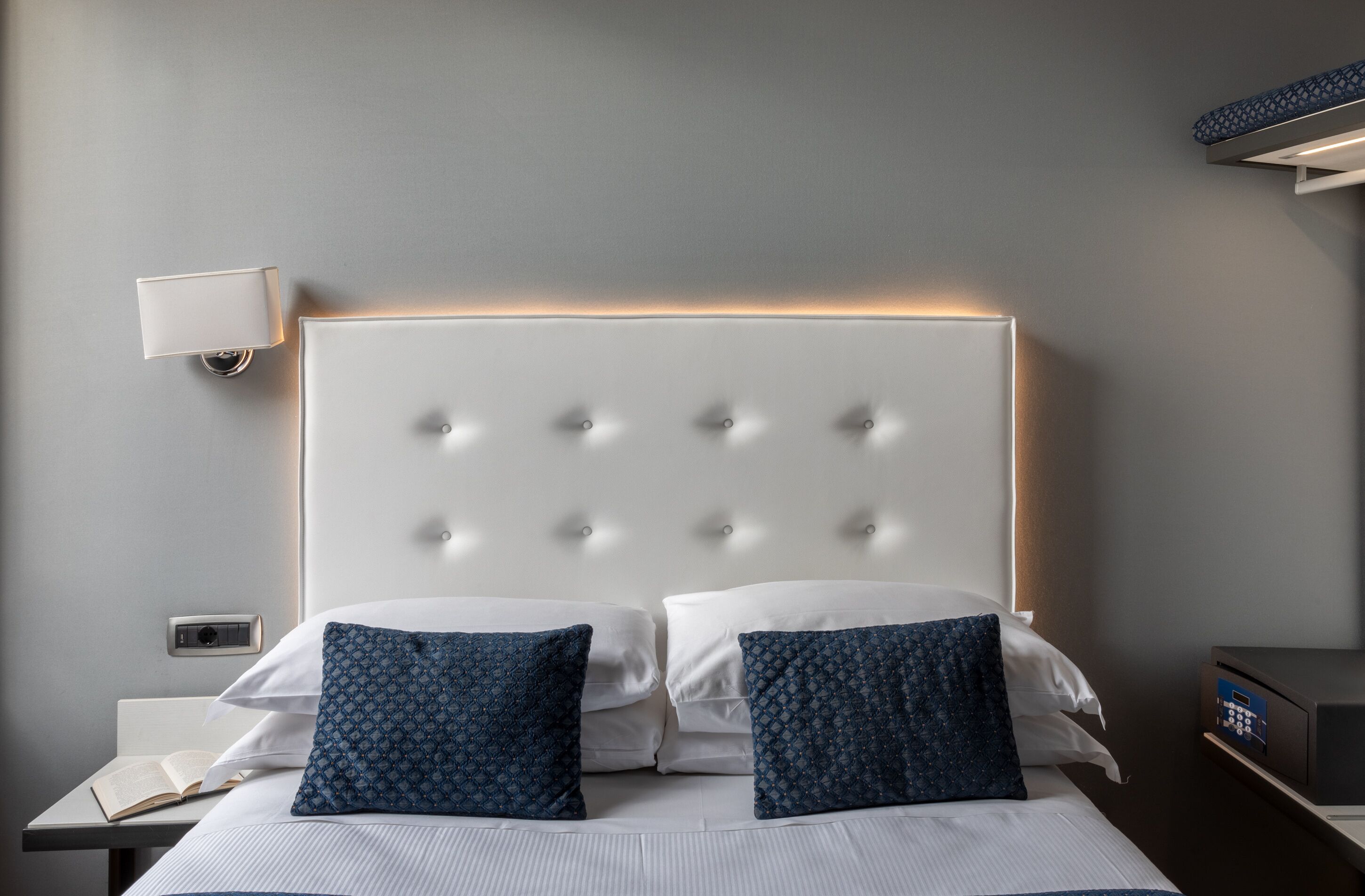 superior single room | 1 bedroom, in-room safe, soundproofing, free wifi