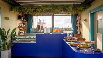 Tägliches Frühstücksbuffet gegen Gebühr