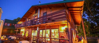 San Art Floating Hostel&Apartments