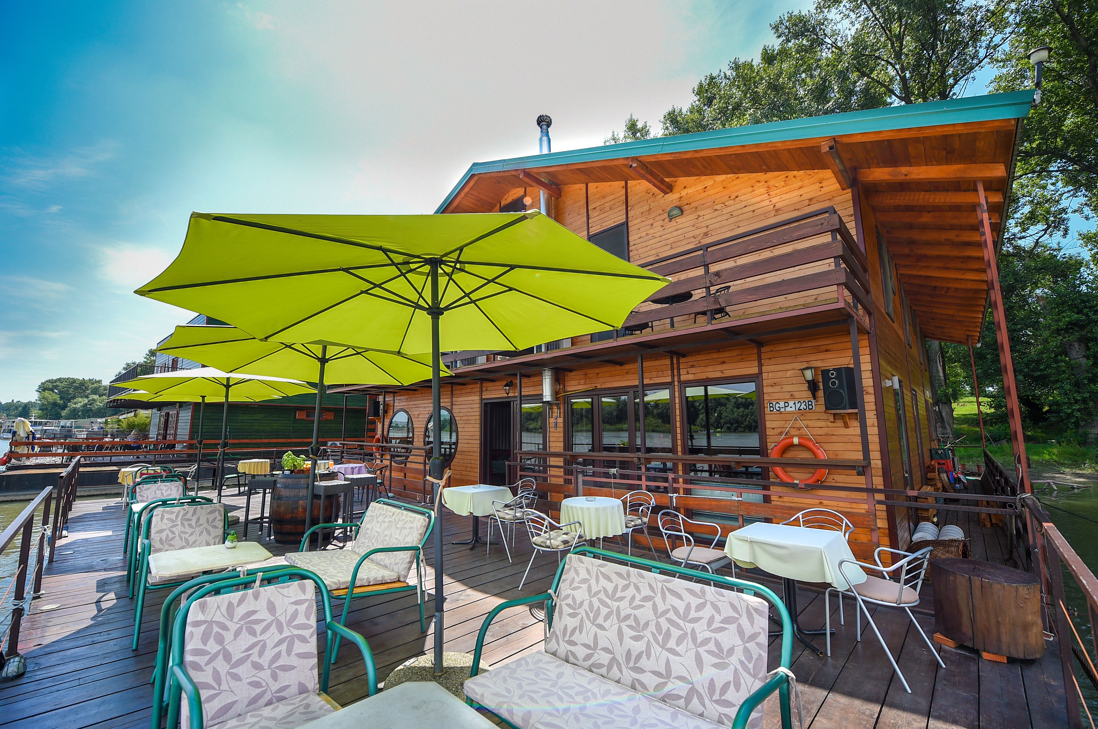 Photo - San Art Floating Hostel & Apartments