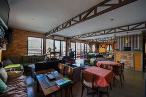 Lobby lounge - San Art Floating Hostel&Apartments (Belgrade)