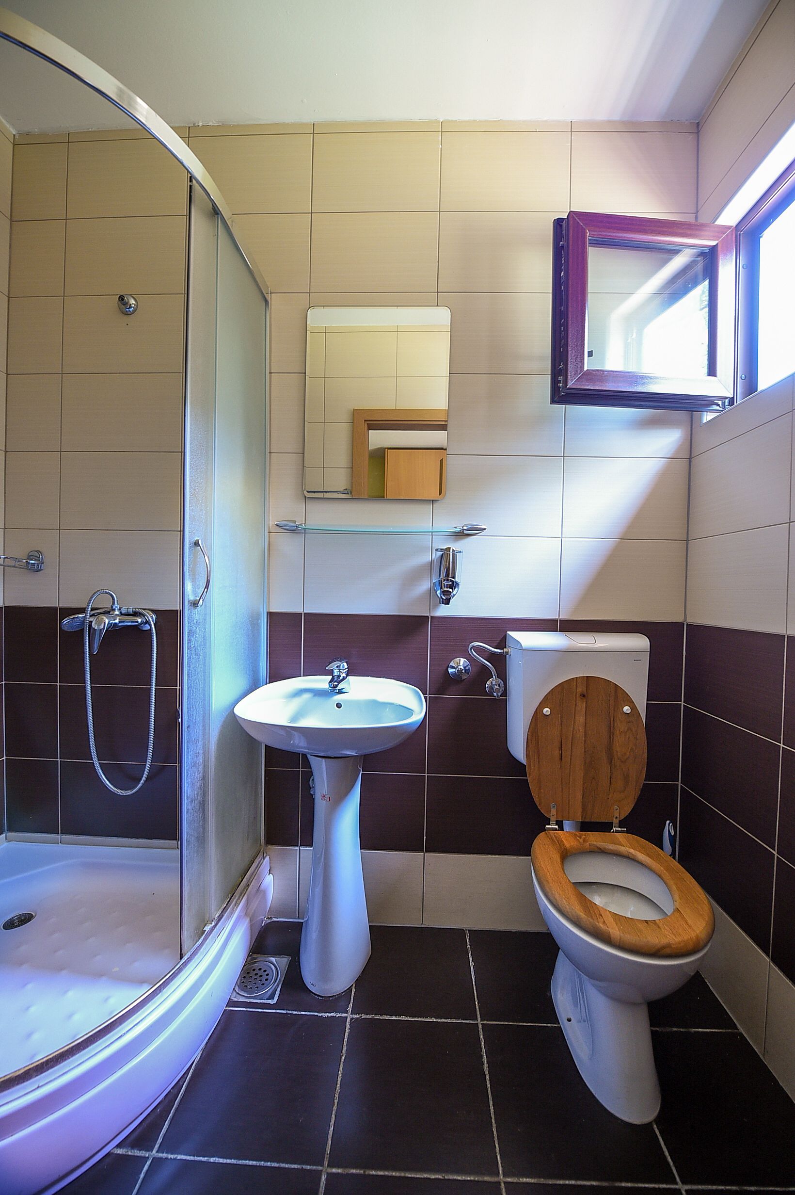 Photo - San Art Floating Hostel & Apartments