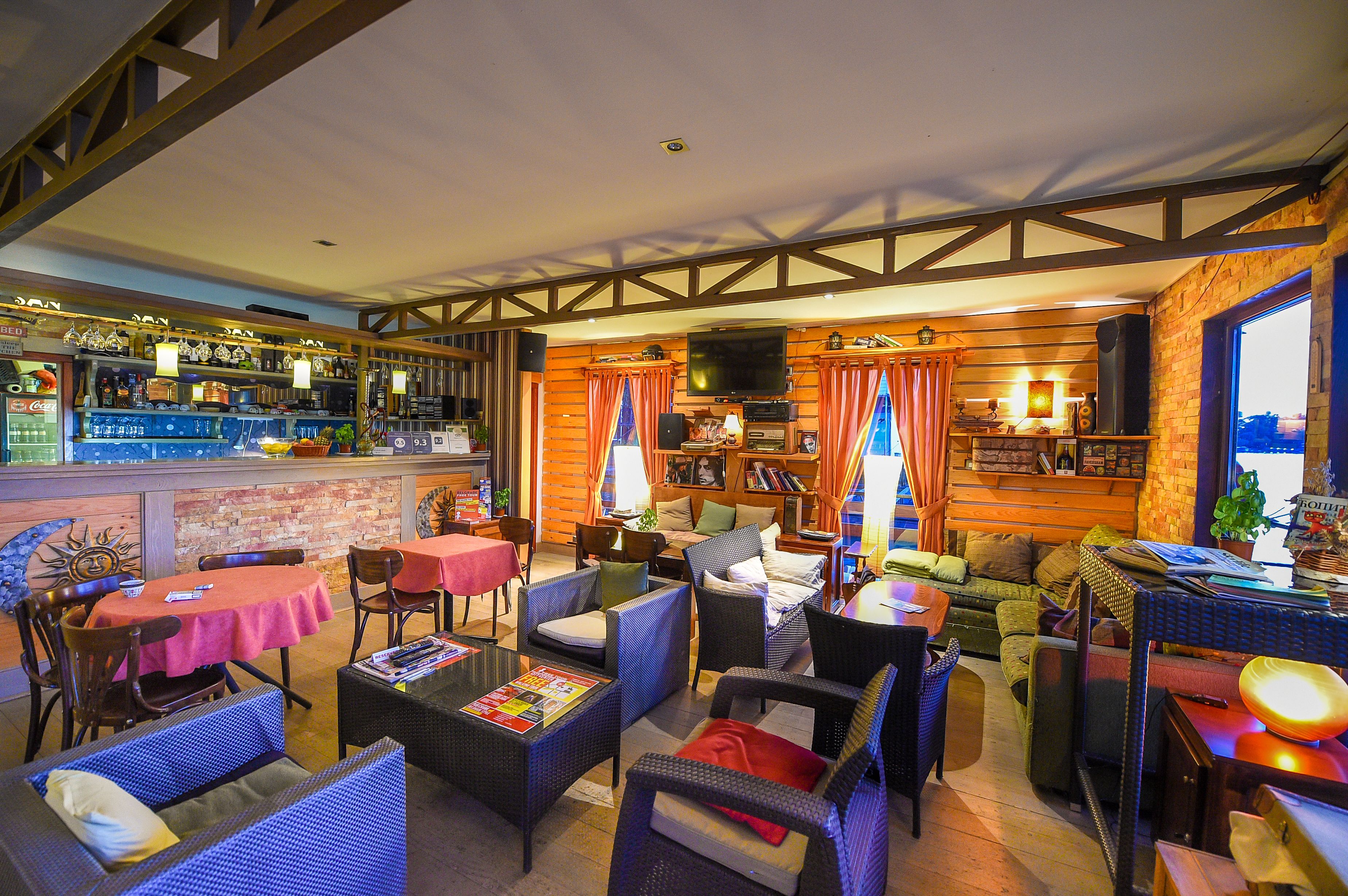 Photo - San Art Floating Hostel & Apartments